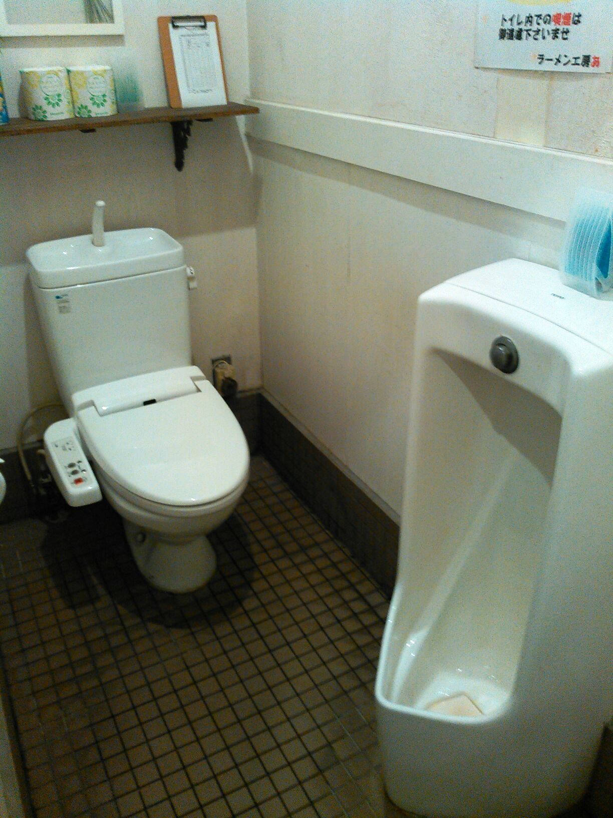 兼用 トイレ 男女 「職場のトイレが男女共用で苦痛」法律上は区別して設置